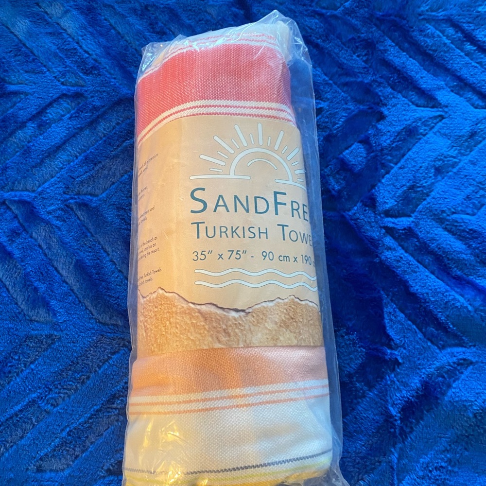 SandFree Turkish Towel in Pink and White